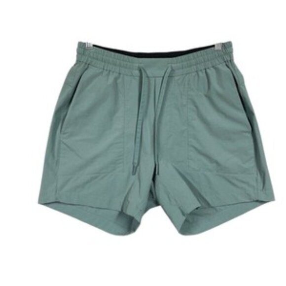 Like New Lululemon Bowline Shorts 5" Size Large - Picture 2 of 3